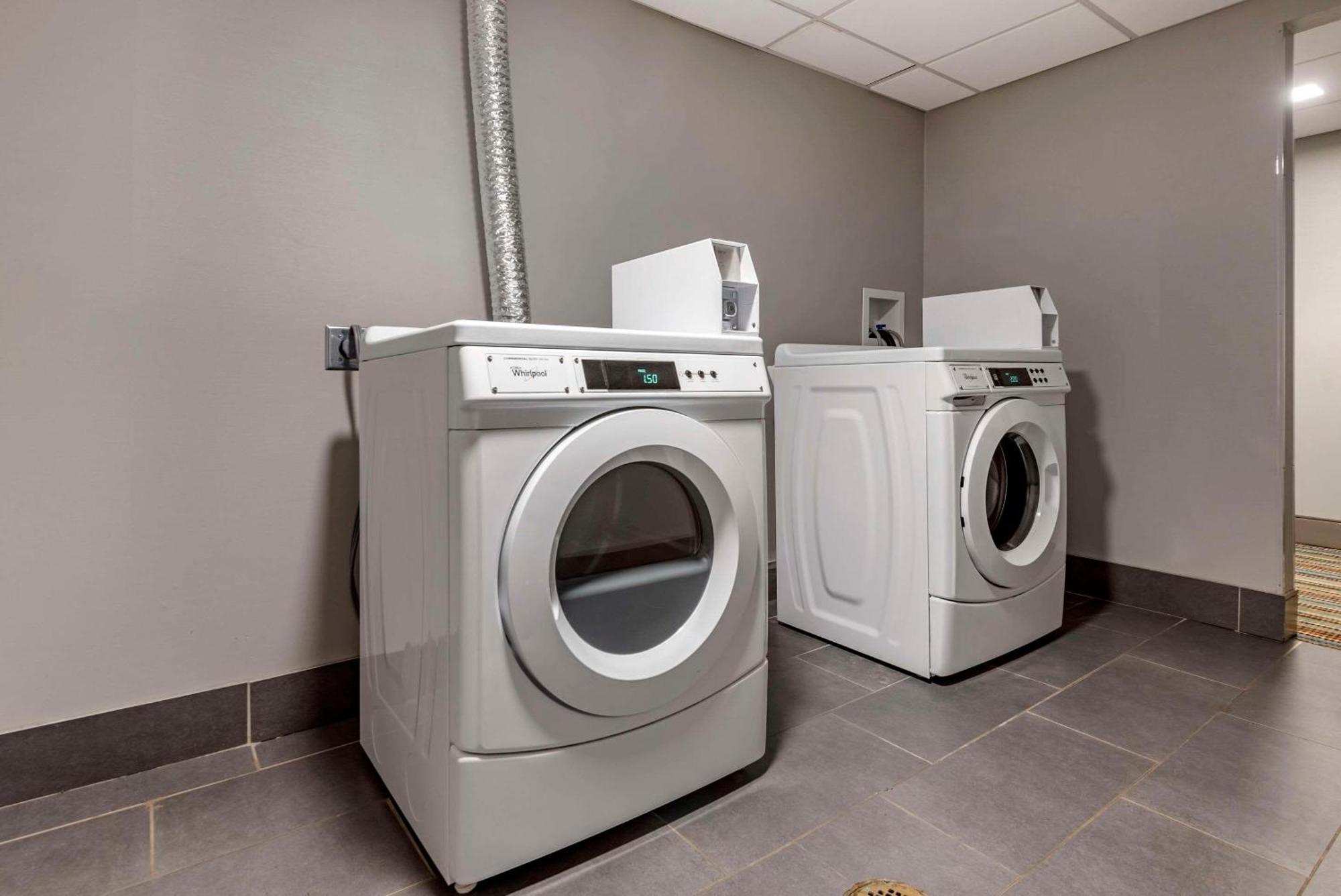 Comfort Inn & Suites Liverpool - Syracuse North Esterno foto